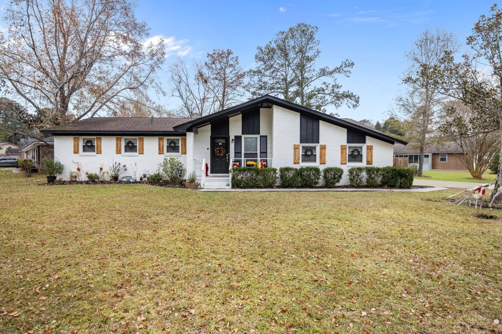Corey Woods, Summerville community