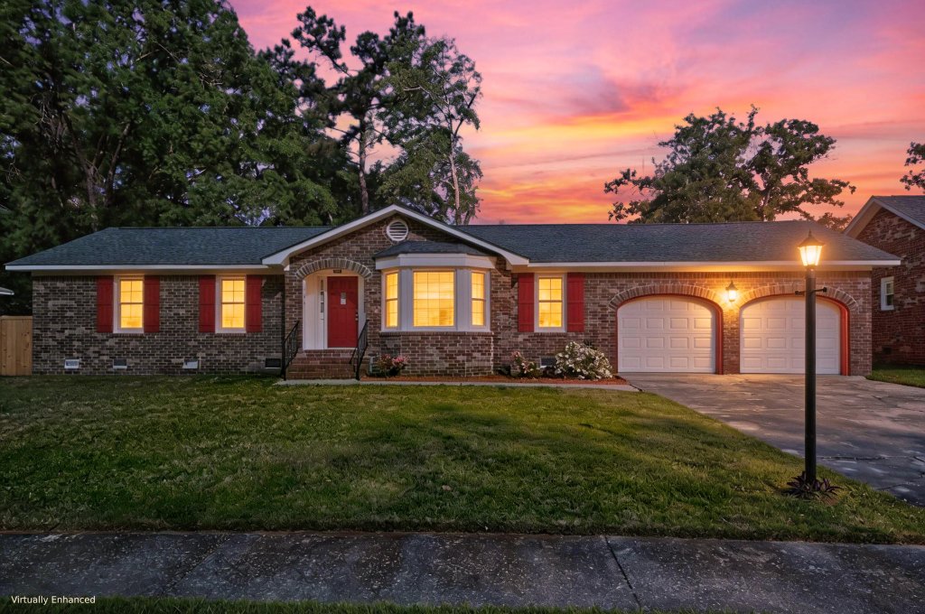 Tall Pines, Ladson community