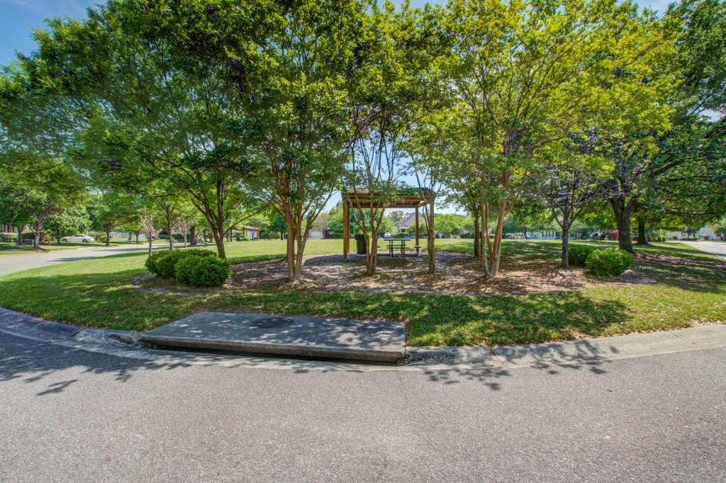 Heatherwoods, Ladson community