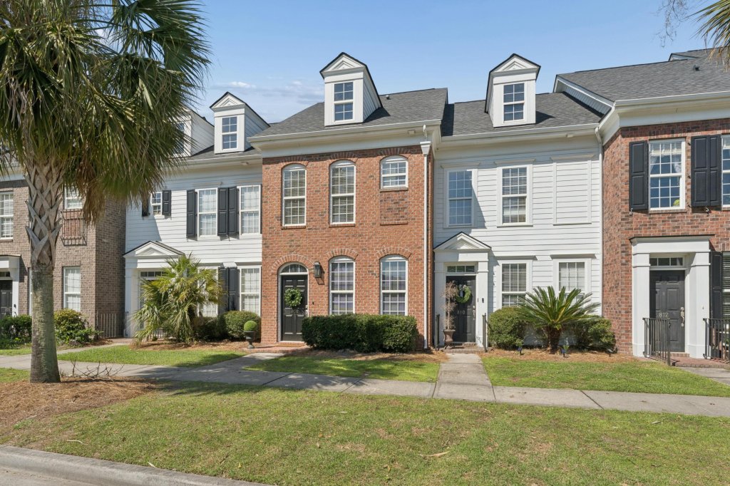 808 Rue Drive