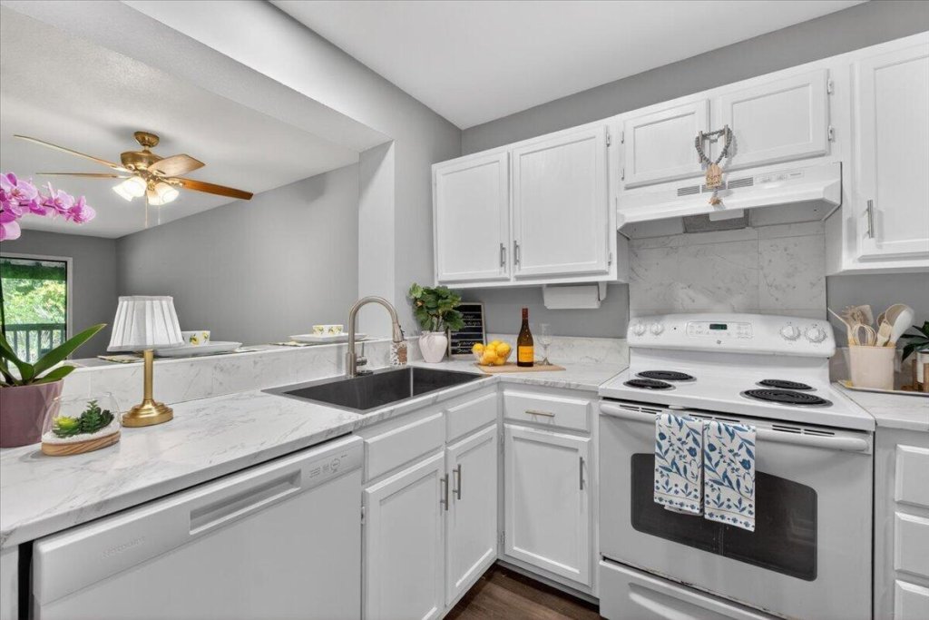 Brigadier Condominium, Charleston community