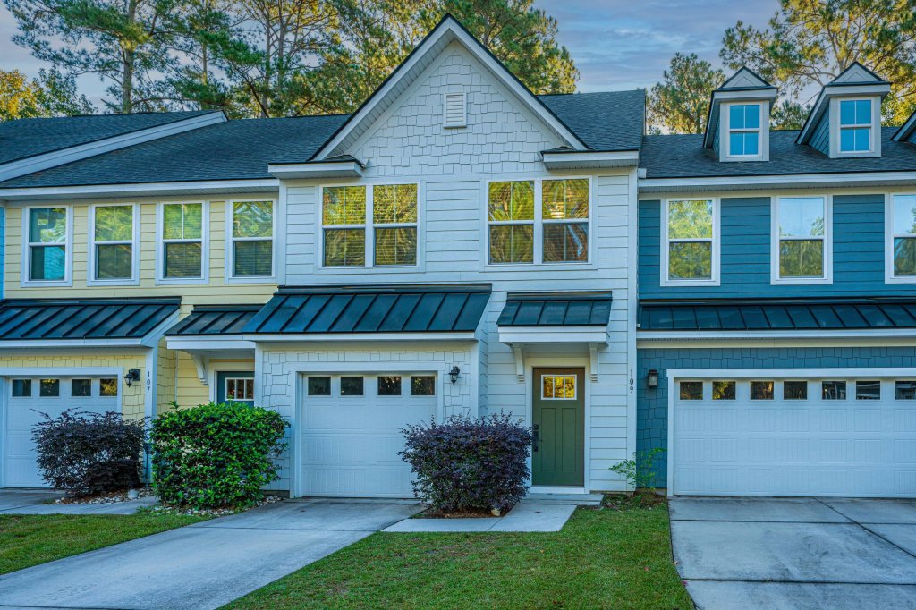 109 Queen Palm Court