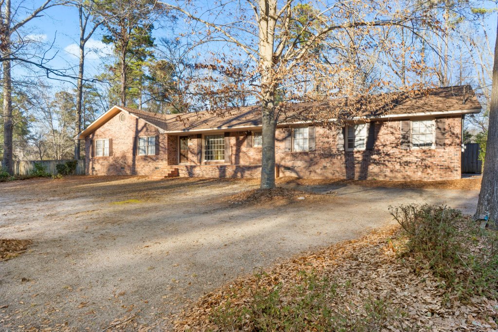 2060 Longwood Drive