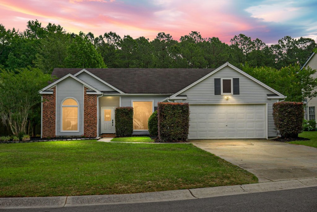 Summerville Place, Summerville community