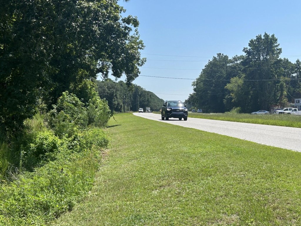 Jax Road, Ravenel community