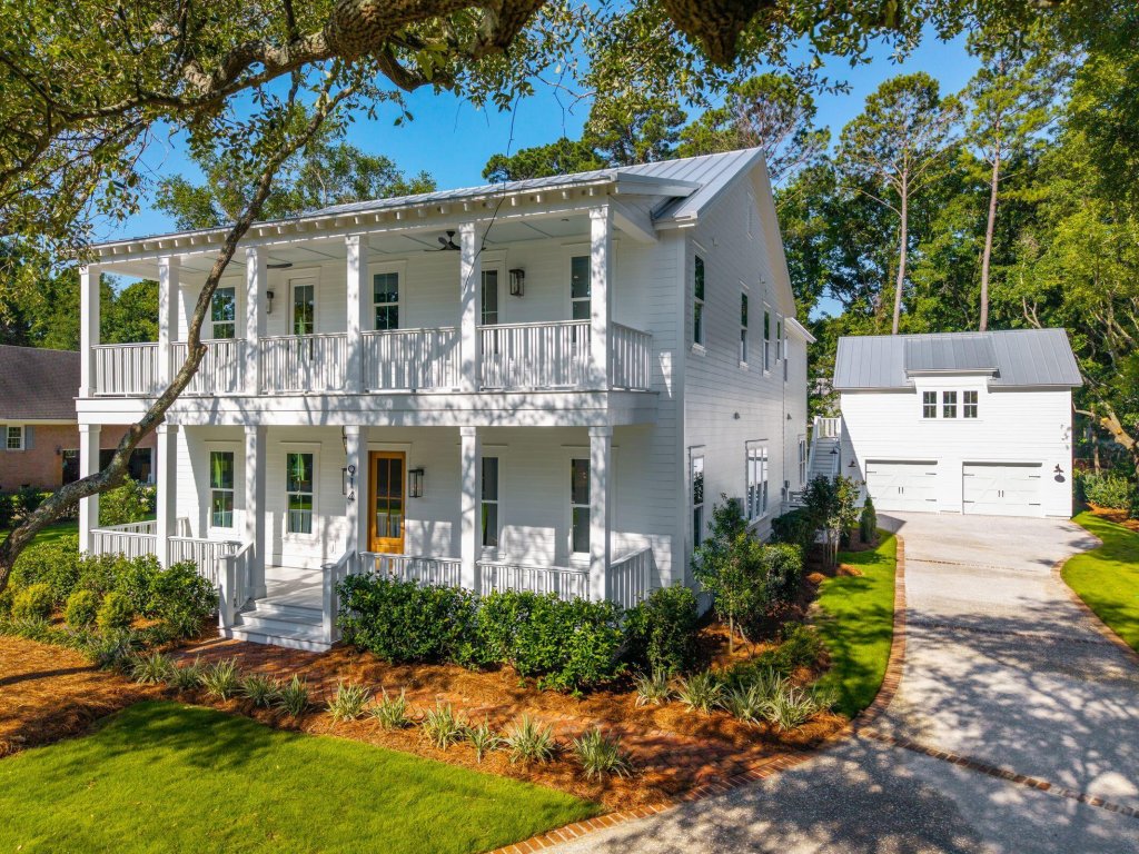 The Groves, Mount Pleasant community