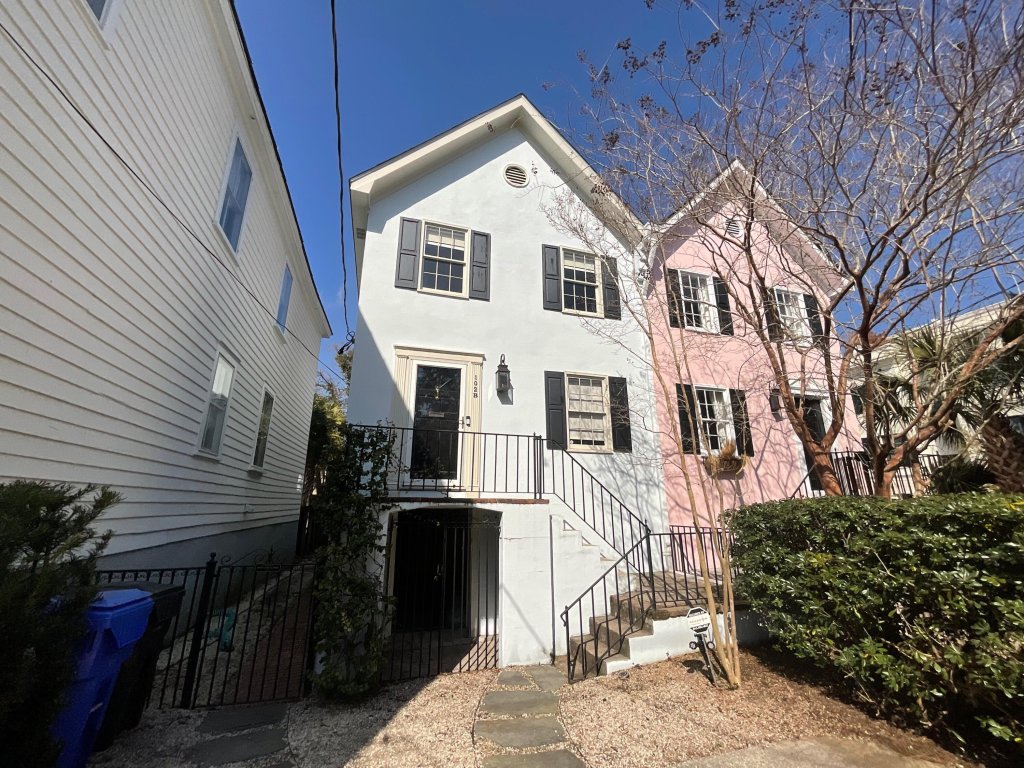 102 Beaufain Street B