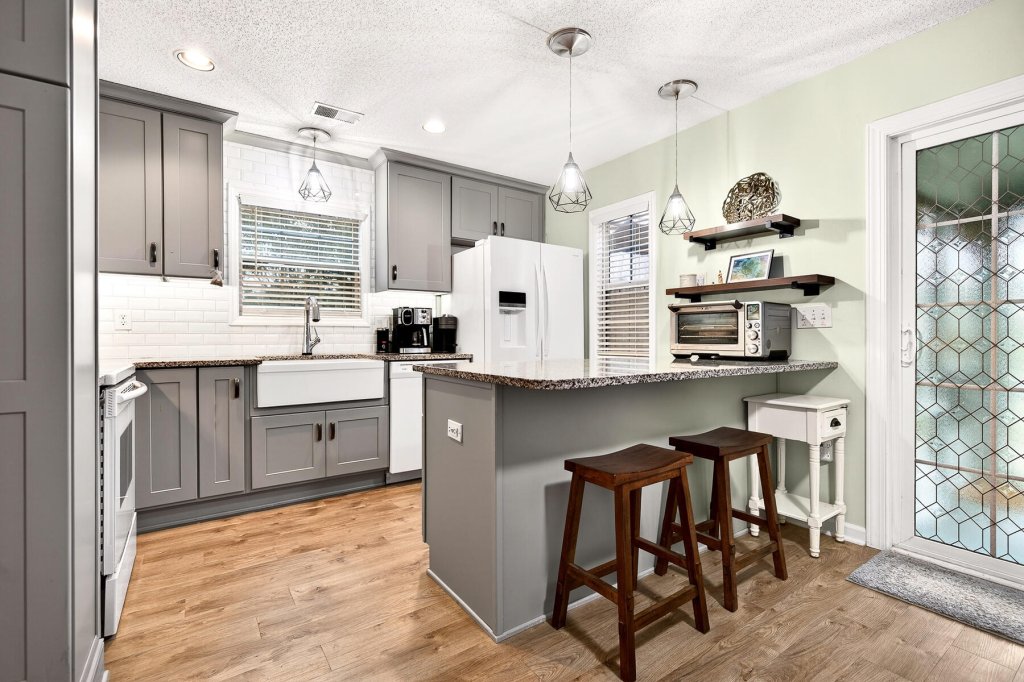 300 Yellow Hawthorn Circle