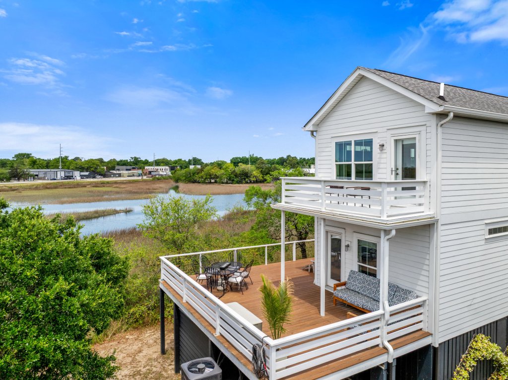 Hunley Waters, North Charleston community