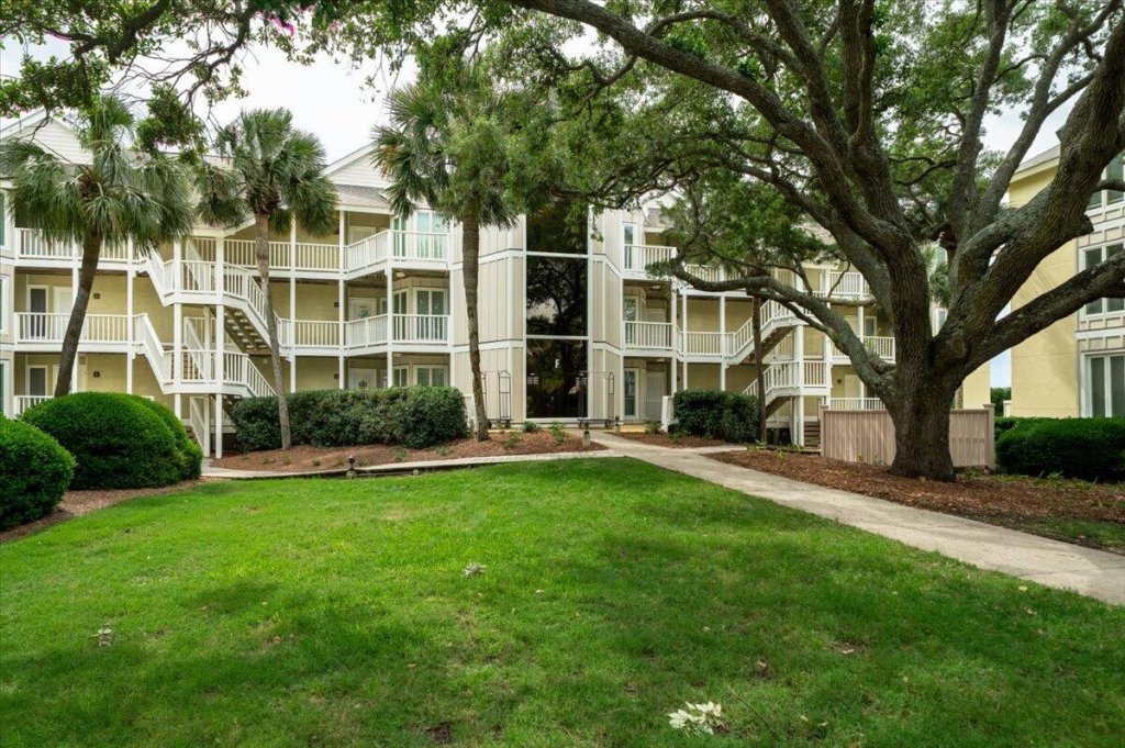 9000 Palmetto Dr 204
