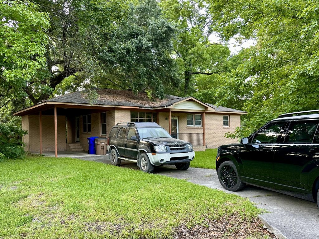 1814 S Mayflower Drive