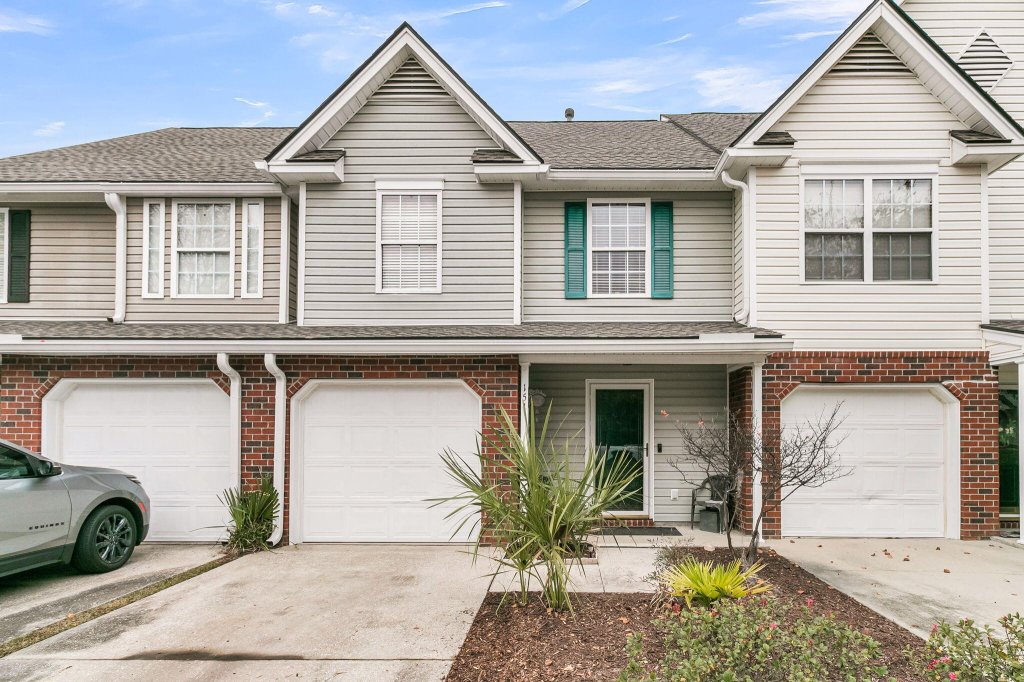 Persimmon Hill Townhouses, Goose Creek community