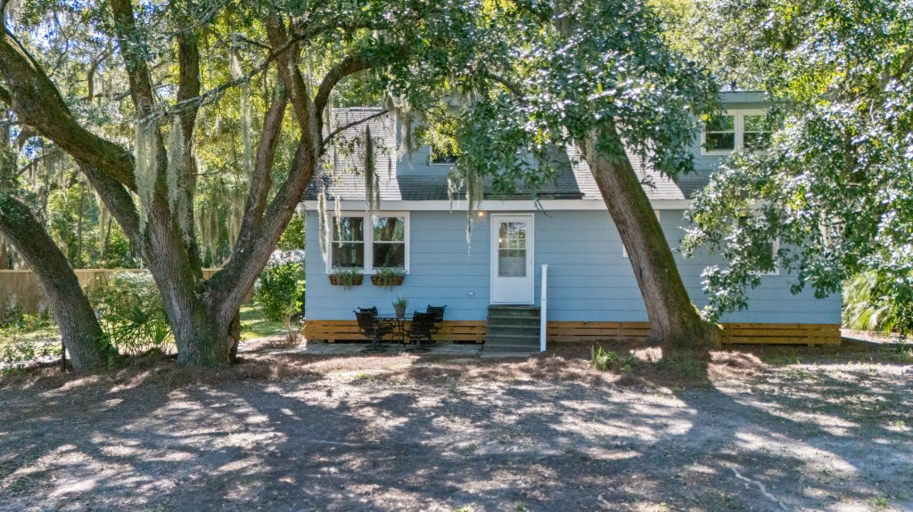 Parish Point, Hollywood community