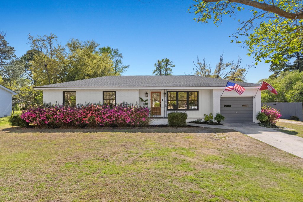 Lawton Bluff, Charleston community