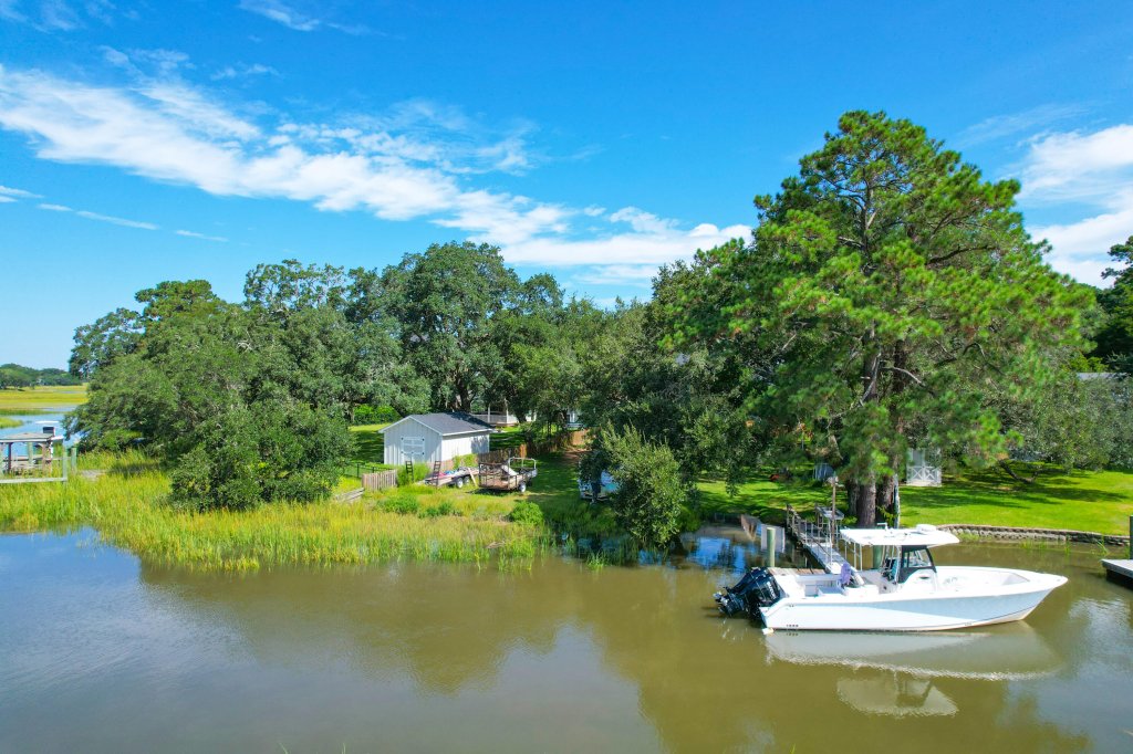 Clarks Point, Charleston community