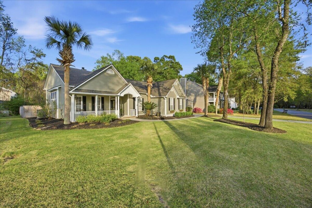 Legend Oaks Plantation, Summerville community