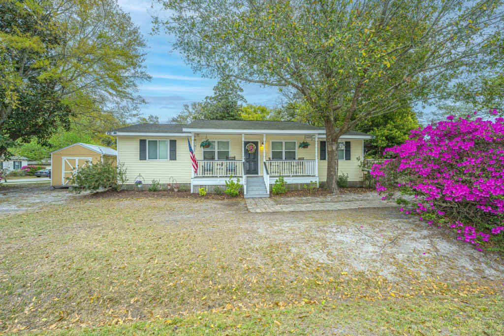 Pinecrest Gardens, Charleston community