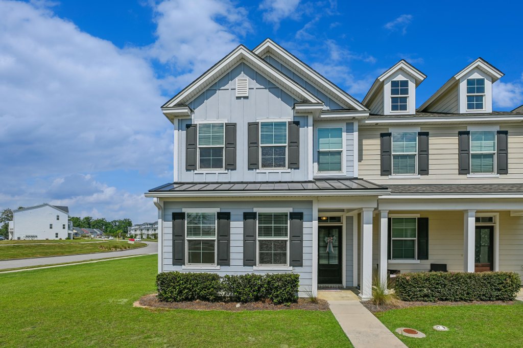 401 Stoneleigh Lane