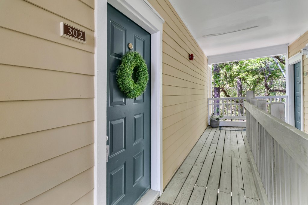 254 Seven Farms Drive, Charleston community