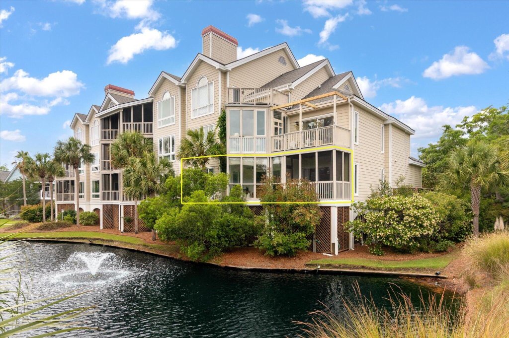 Simmons Pointe, Mount Pleasant community