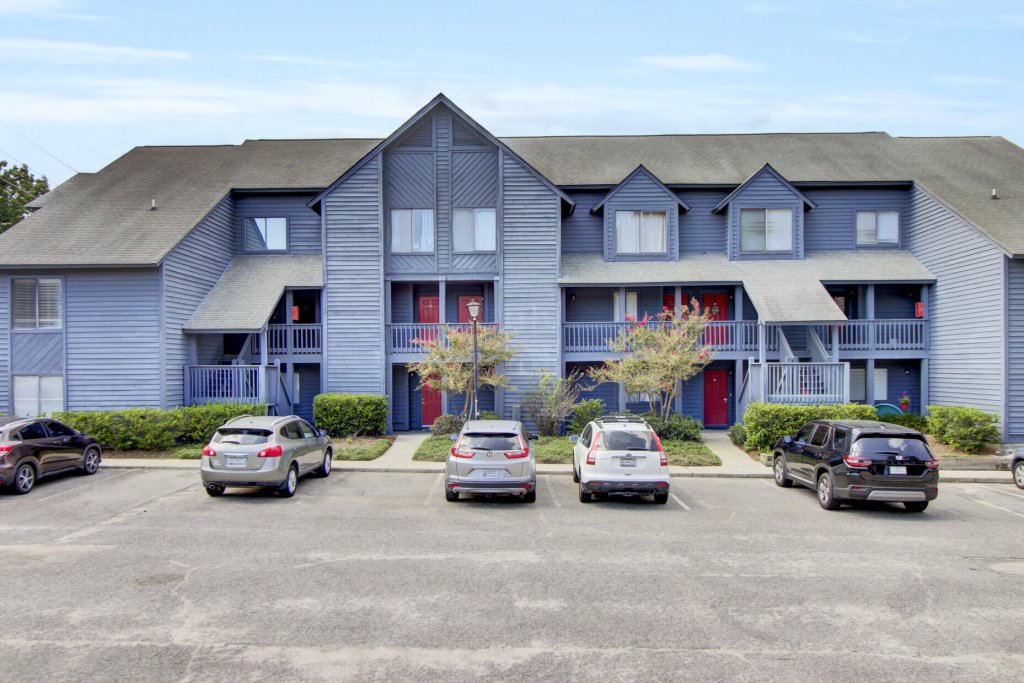 Brigadier Condominium, Charleston community