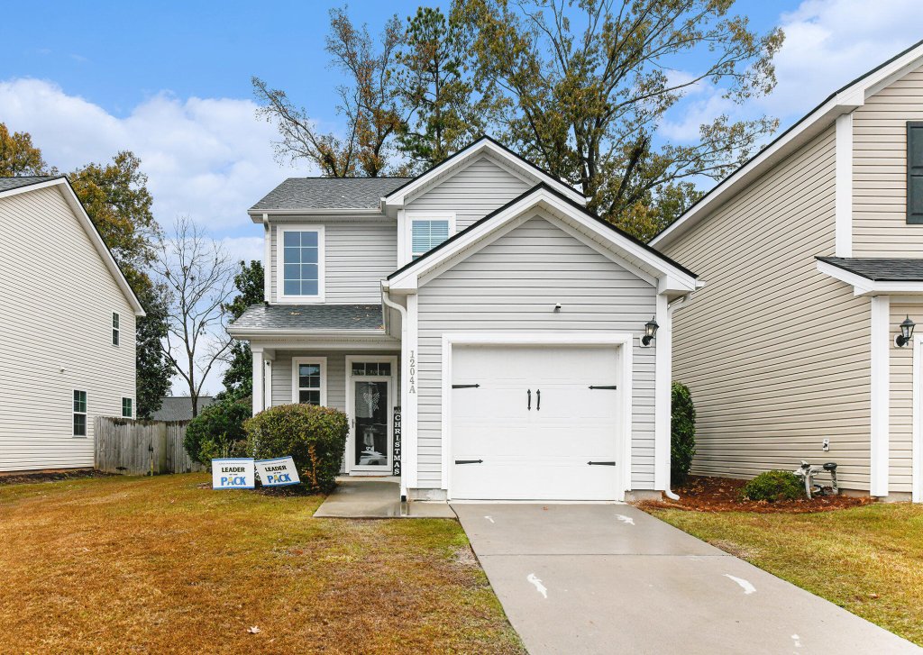 College Park Duplexes, Ladson community