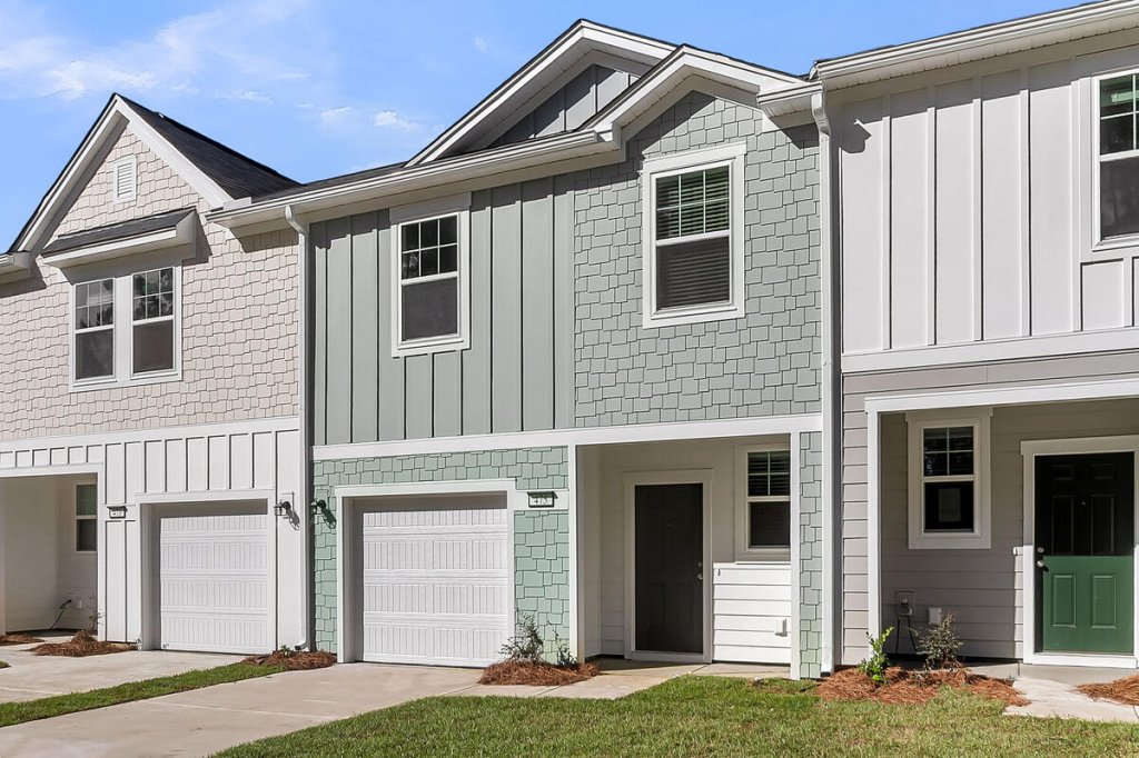 482 Colchester Court