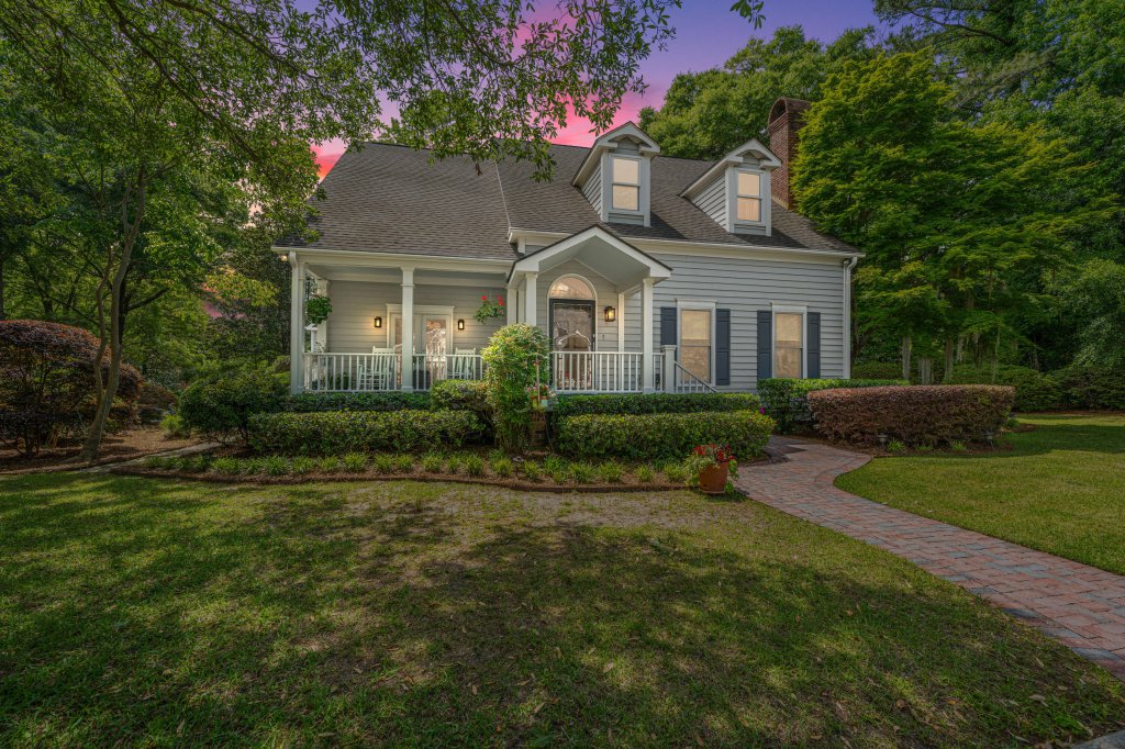 MacLaura Hall, Charleston community