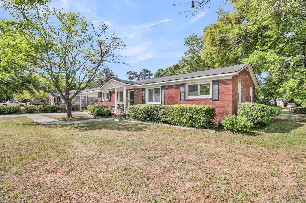 Clarks Sound, Charleston community