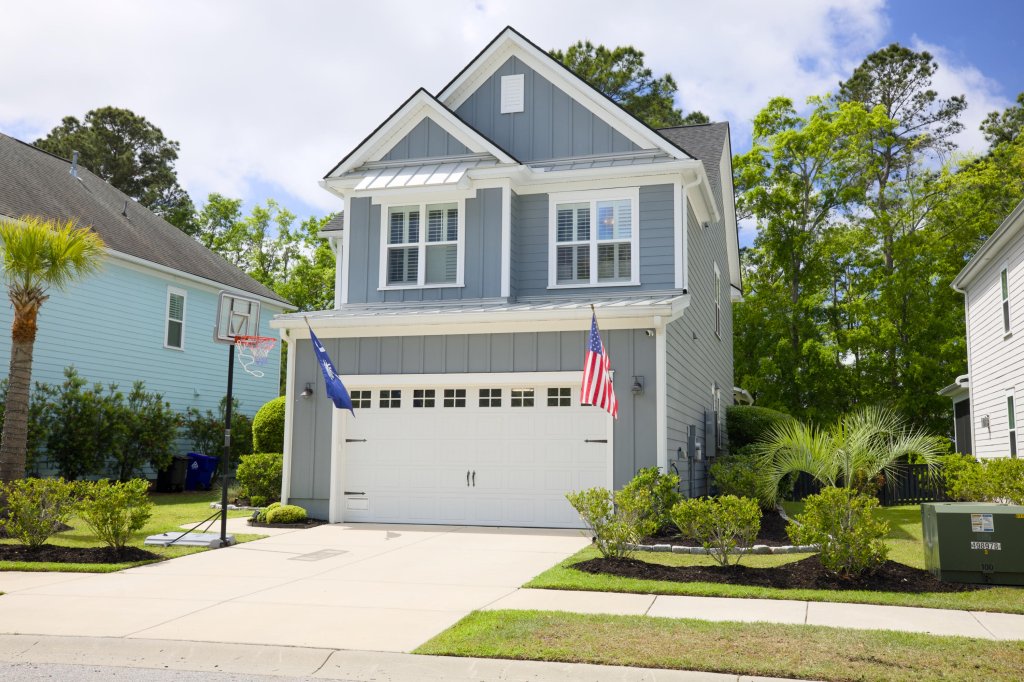 2898 Clearwater Drive