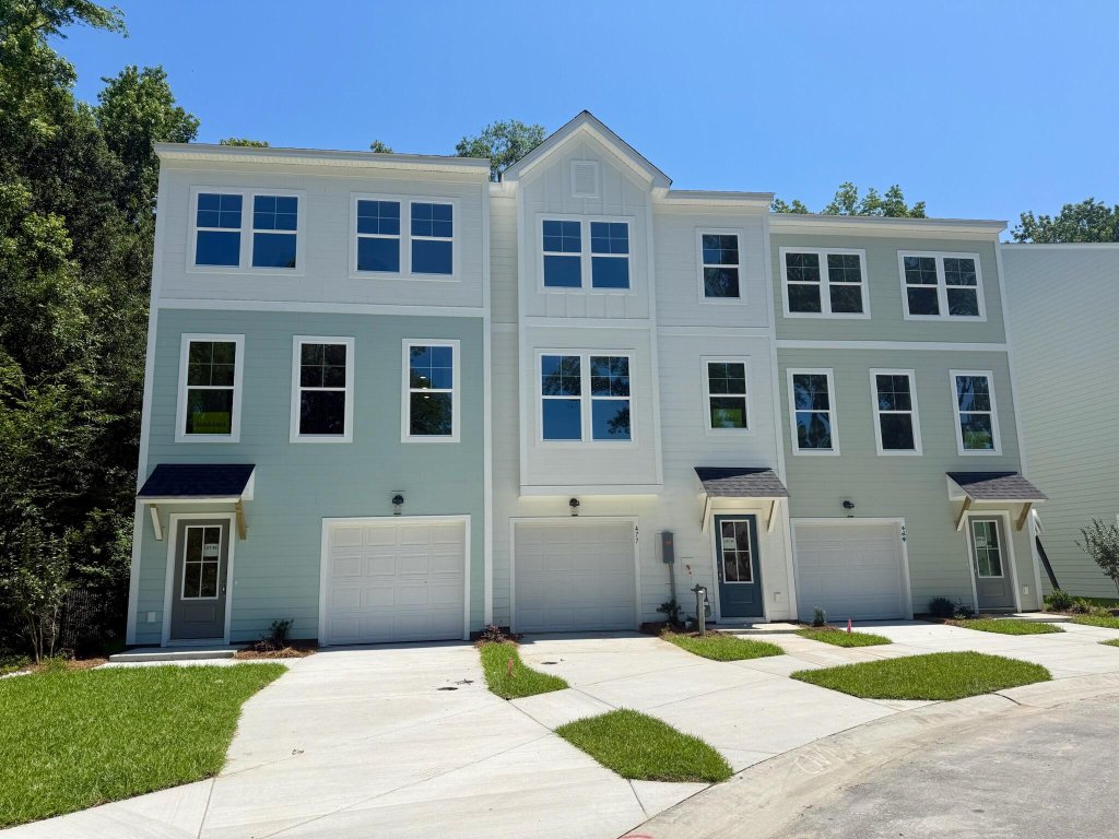 475 Caledon Court