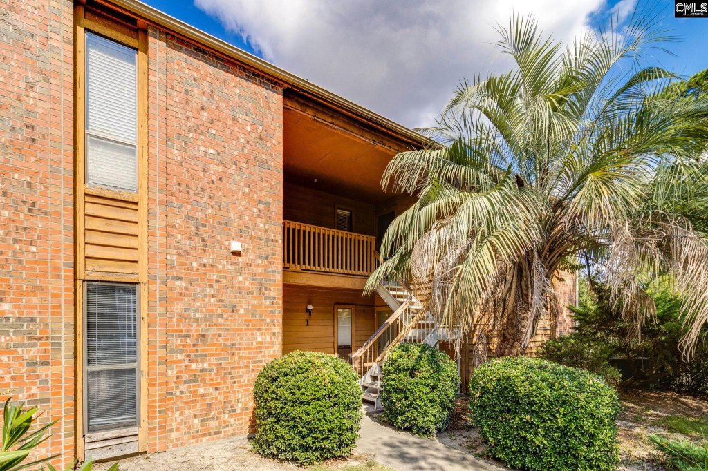 Springhill Condos, Columbia community