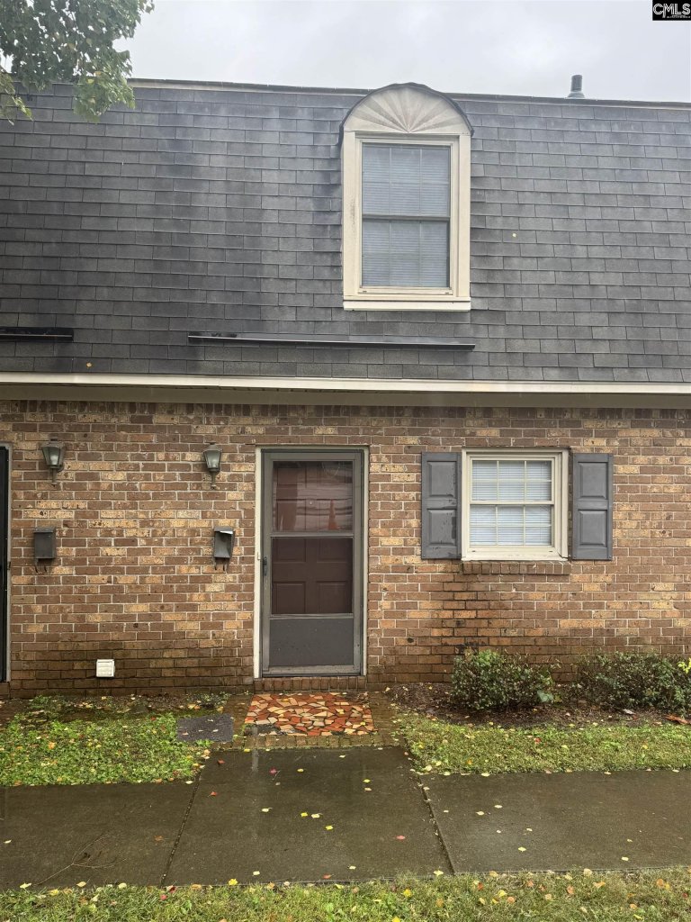 Cloisters Of Whitehall, Columbia community