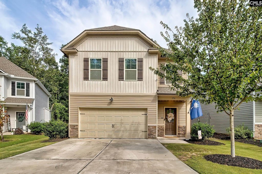 Maple Way, Lexington community