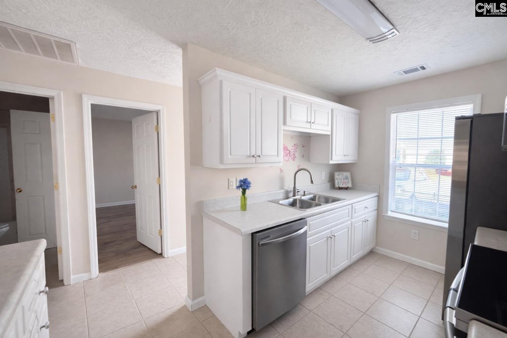 Elders Pond, Columbia community