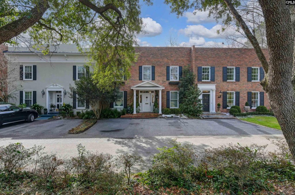 Quinine Hill, Columbia community