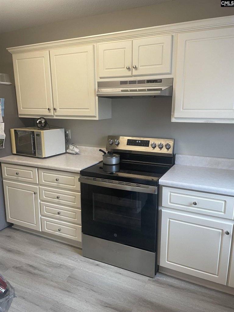 ELDERS POND, Columbia community