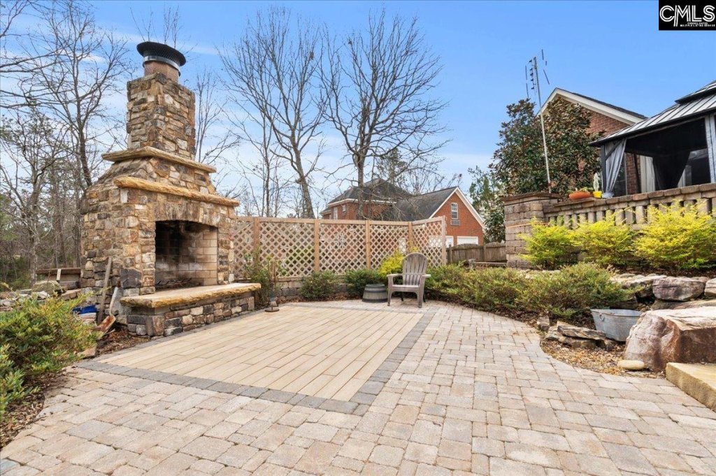 103 N Crescent Lake Way