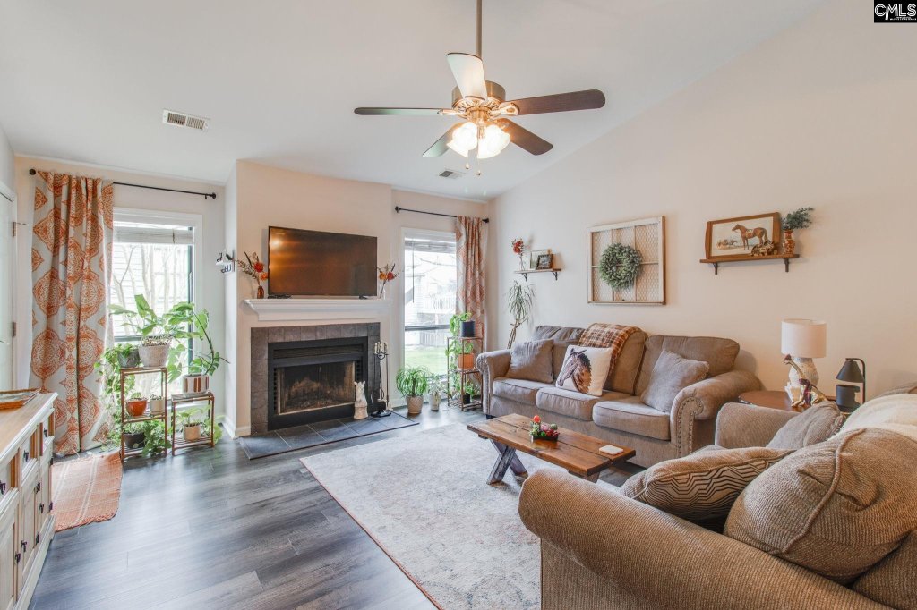 Deerwood Knoll, Columbia community