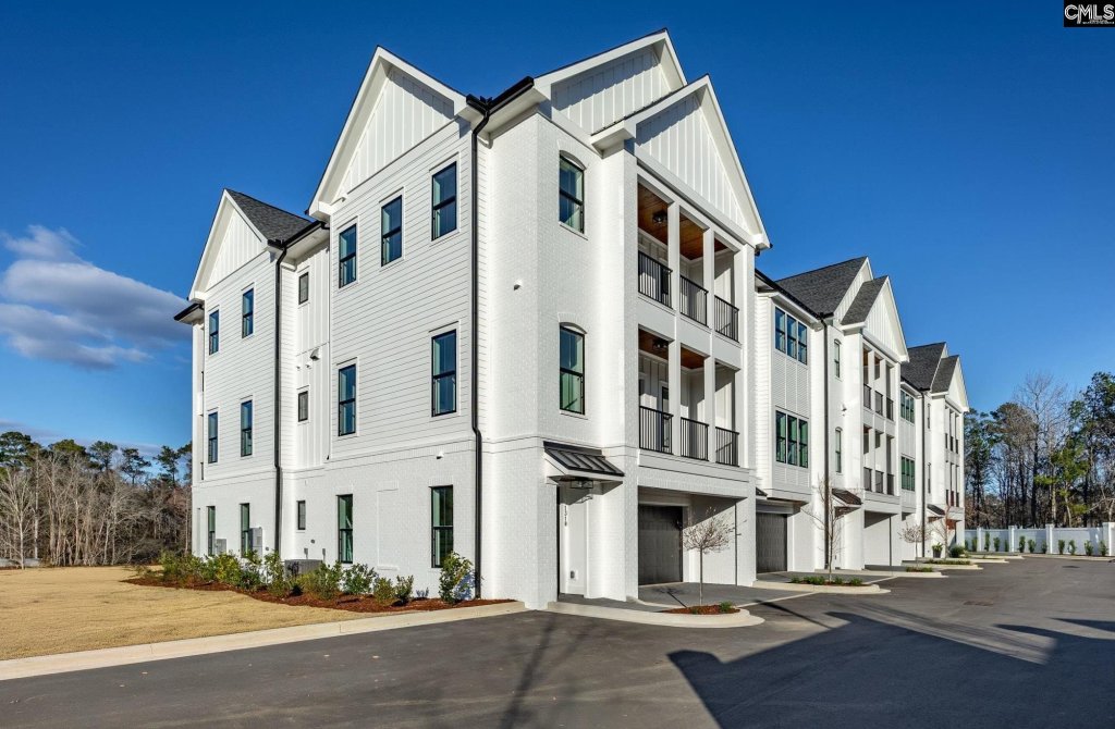 Saluda River Club, Lexington community