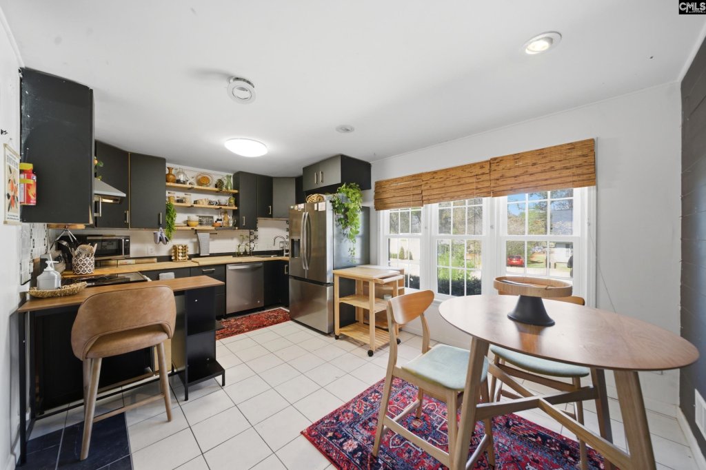 East Pines, Columbia community