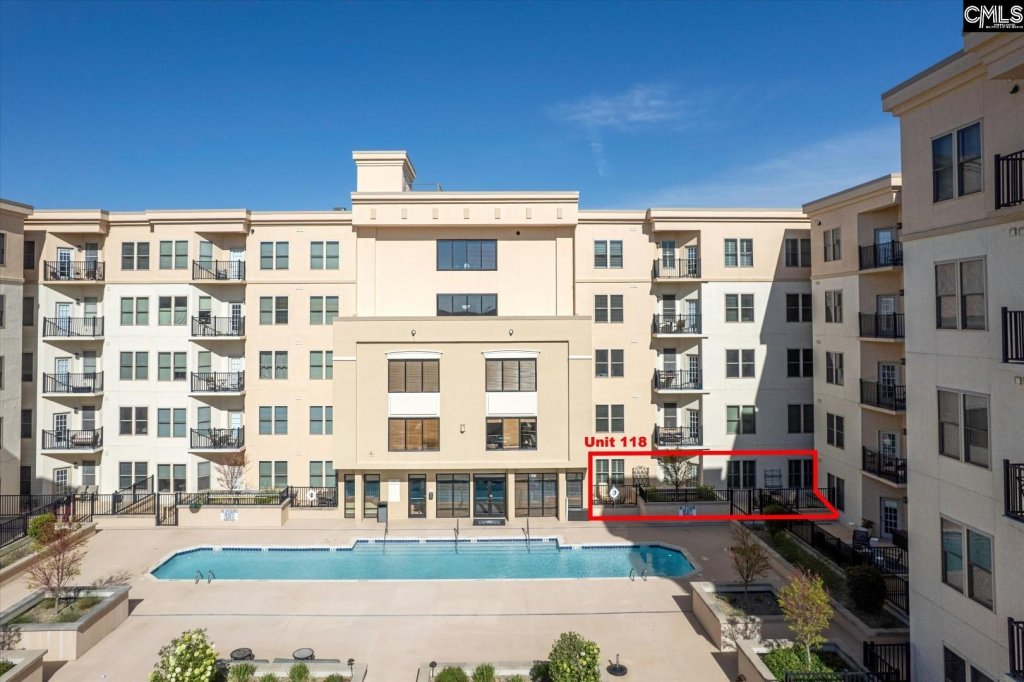 Adesso, Columbia community