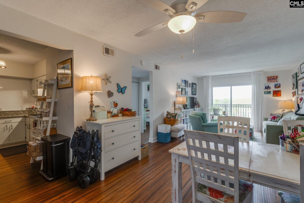 Hermitage, Columbia community