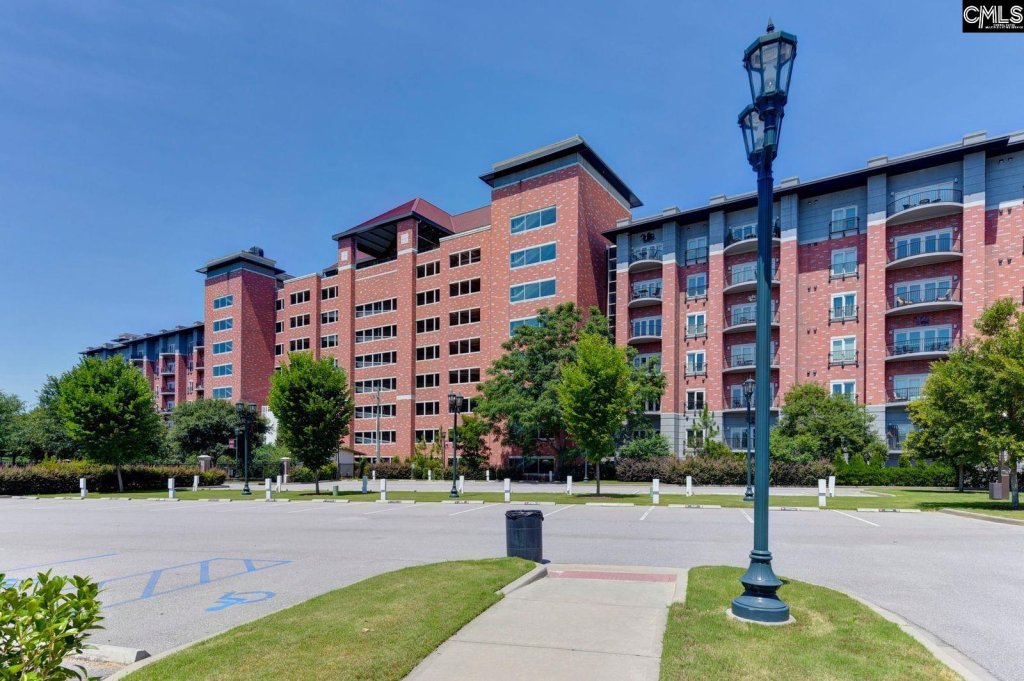 Carolina Walk, Columbia community