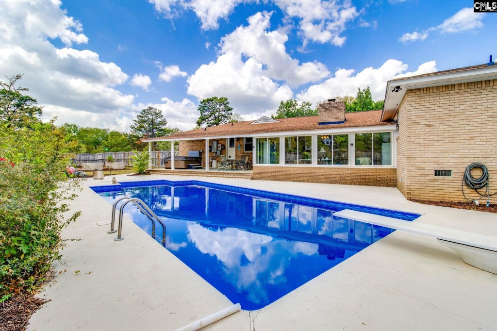 Three Fountains, West Columbia community