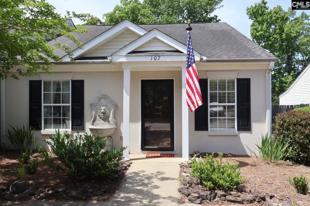 Waverly Place, Lexington community