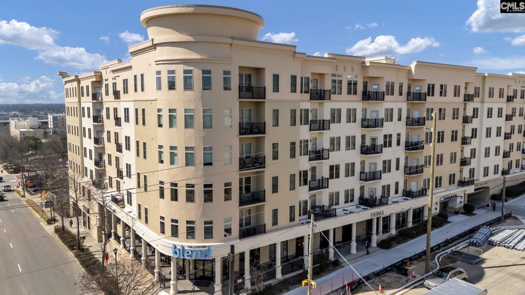 Adesso, Columbia community
