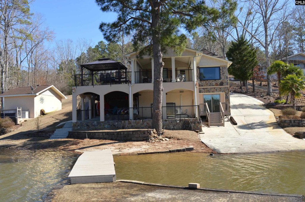 Lake Wateree, Liberty Hill community