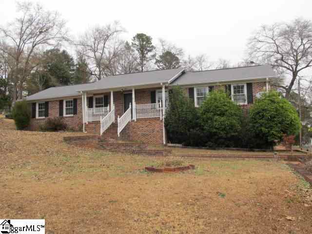 205 Ravenwood Circle