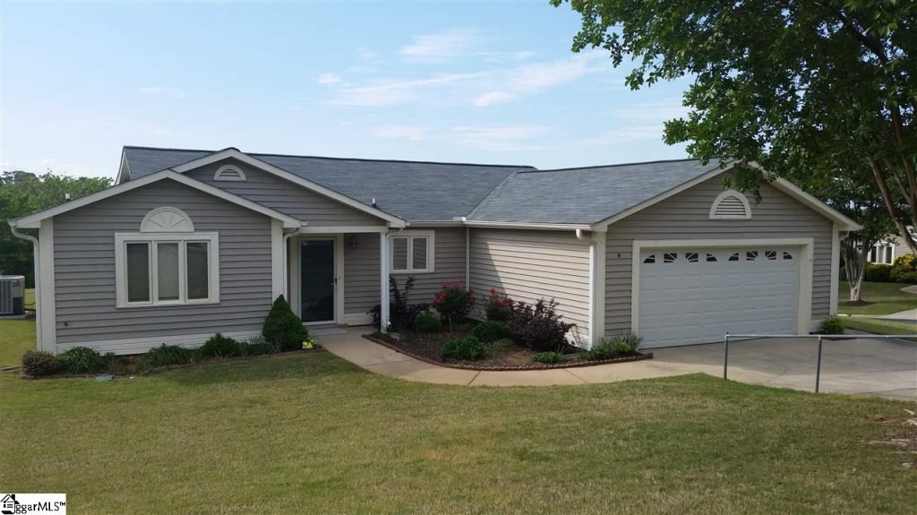 Rolling Green Village, Greenville community